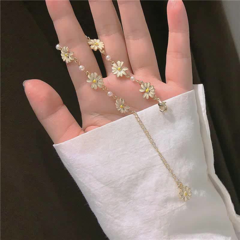 Daisy Pearl Bracelet - SHICCACHE