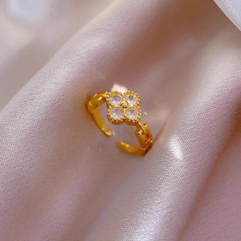 Golden Clover Chain Ring - SHICCACHE