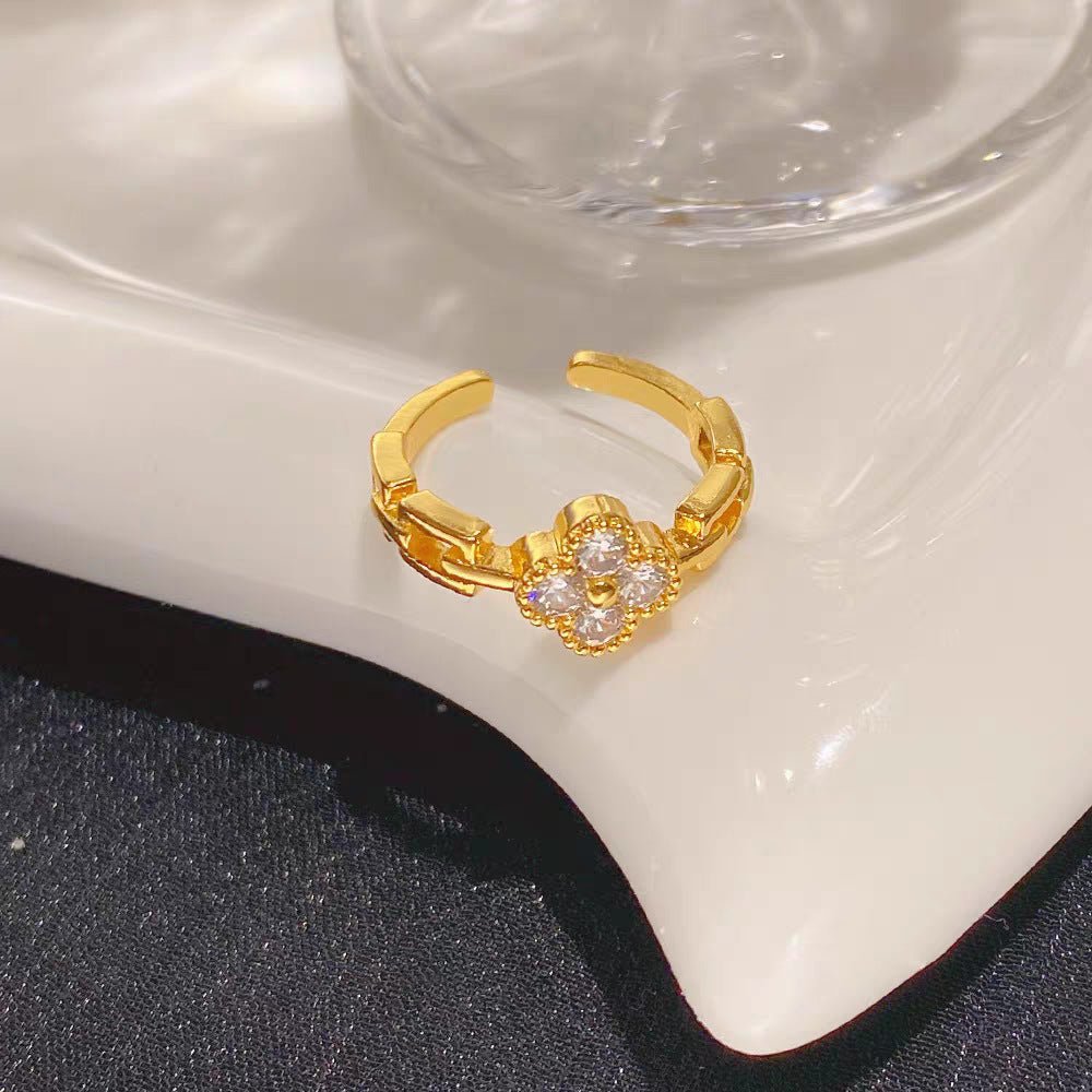 Golden Clover Chain Ring - SHICCACHE