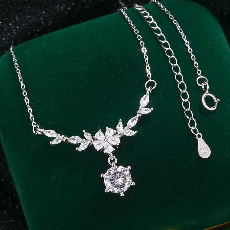 Zirconia Blossom Necklace - SHICCACHE